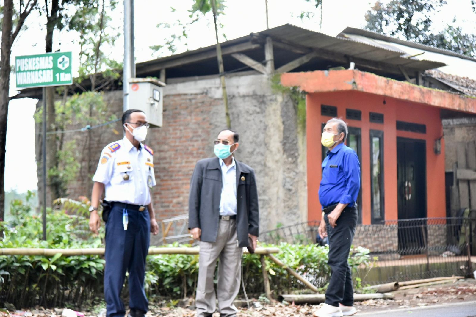  Anggota Komisi IV DPRD Provinsi Jawa Barat, Achdar Sudrajat dan Kusnadi Meninjau Langsung Penerangan Jalan Umurm ( PJU ) di Ruas Jalan Pangalengan / Cukul, Kabupaten Bandung. Jumat (25/2/2022)