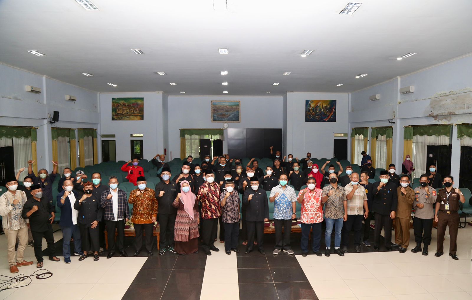  Pimpinan dan Anggota Panitia Khusus (Pansus) I DPRD Provinsi Jawa Barat melakukan rapat kerja dalam rangka pembahasan persetujuan bersama terhadap pembentukan Calon Daerah Persiapan Otonomi Baru (CDPOB) Kabupaten Cianjur Selatan, Kabupaten Tasikmalaya Selatan, Kabupaten Garut Utara, Dok Humas DPRD Jabar
