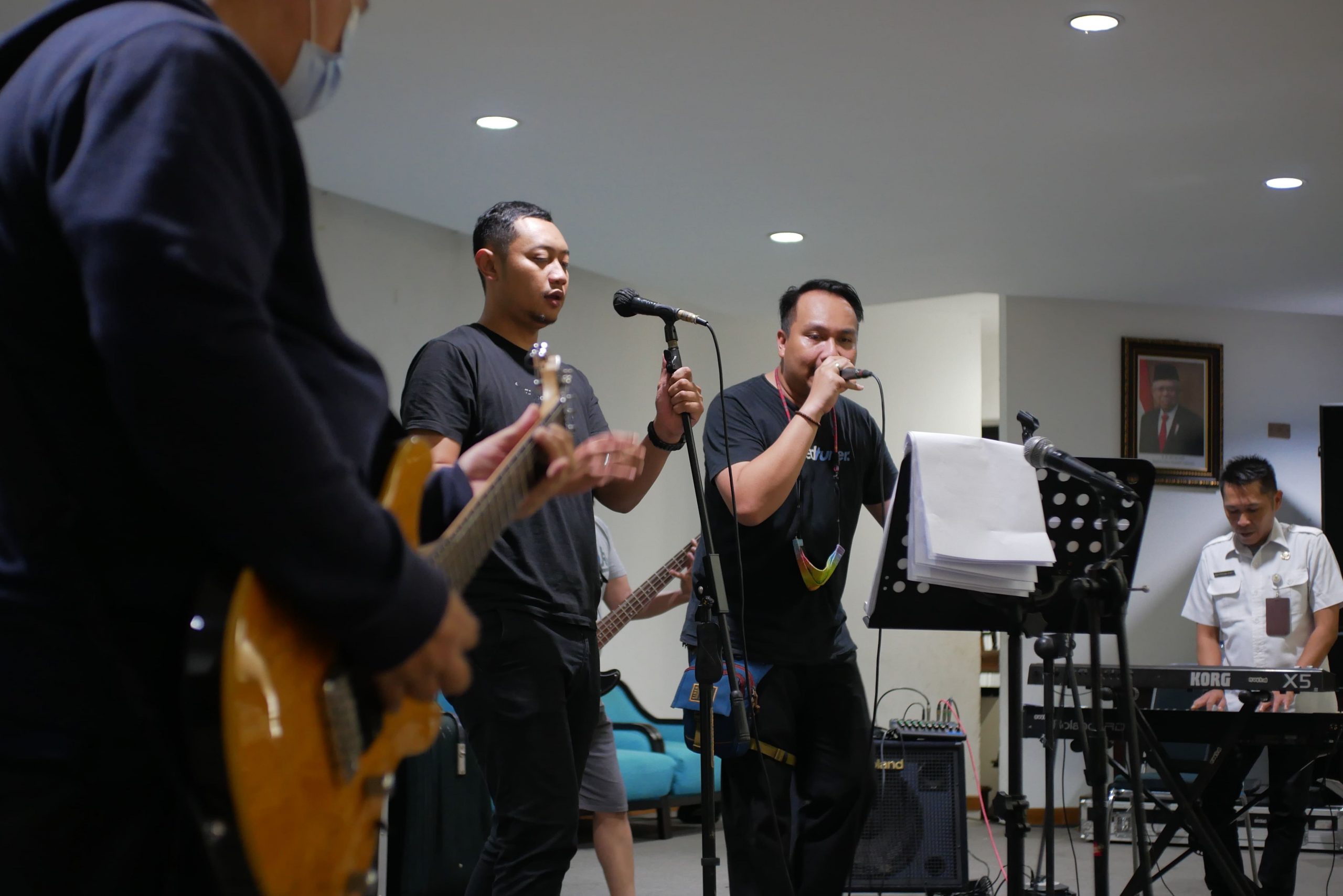 Plat Merah yang merupakan Band terdiri dari enam orang personel yang semuanya merupakan aparatur sipil negara (ASN) Pemerintah Kota Bandung dari berbagai instansi. Dok Humas Kota Bandung.