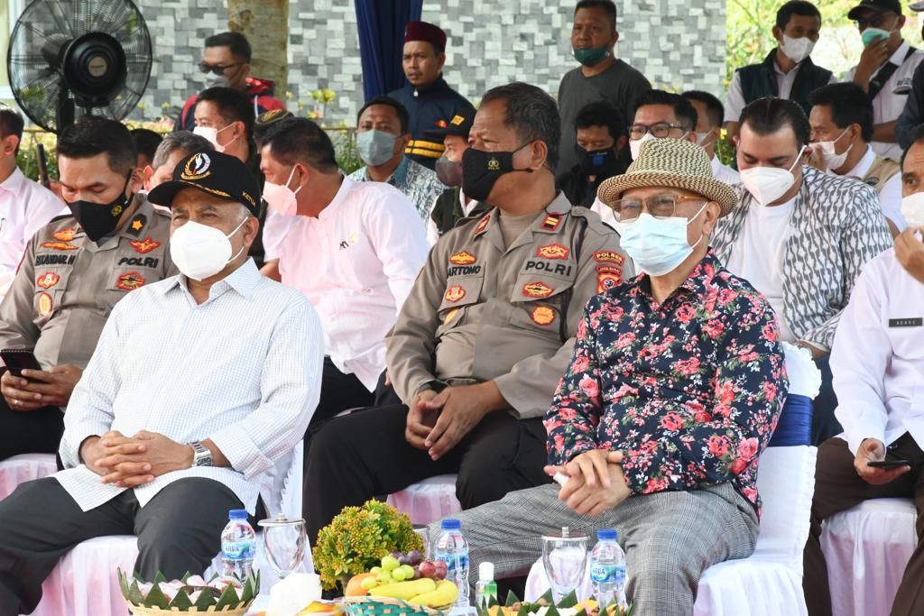 Pimpinan dan Anggota Komisi IV DPRD Provinsi Jawa Barat Menghadiri Undangan dari Dinas Sumber Daya Air dalam rangka Peringatan Hari Air Dunia ke 30 Tahun 2022 Tingkat Provinsi Jawa Barat di situ gede, Kelurahan Linggajaya, Kecamatan Mangkubumi Kota Tasikmalaya, Selasa (22 Maret 2022). Dok Humas DPRD Jabar