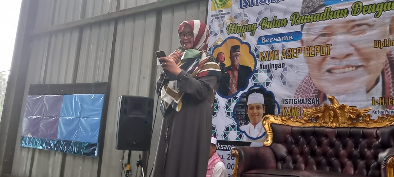 Anggota DPRD Jabar Fraksi PKS Hj. Sari Sundari. S.Sos.M.M saat kunjungan  Daerah Pemilihan 2 dalam kegiatan Tarhib Ramadhan di Pesantren Babussalam Kecamatan Cimenyan Kabupaten Bandung  Sabtu, (26/3/2022)