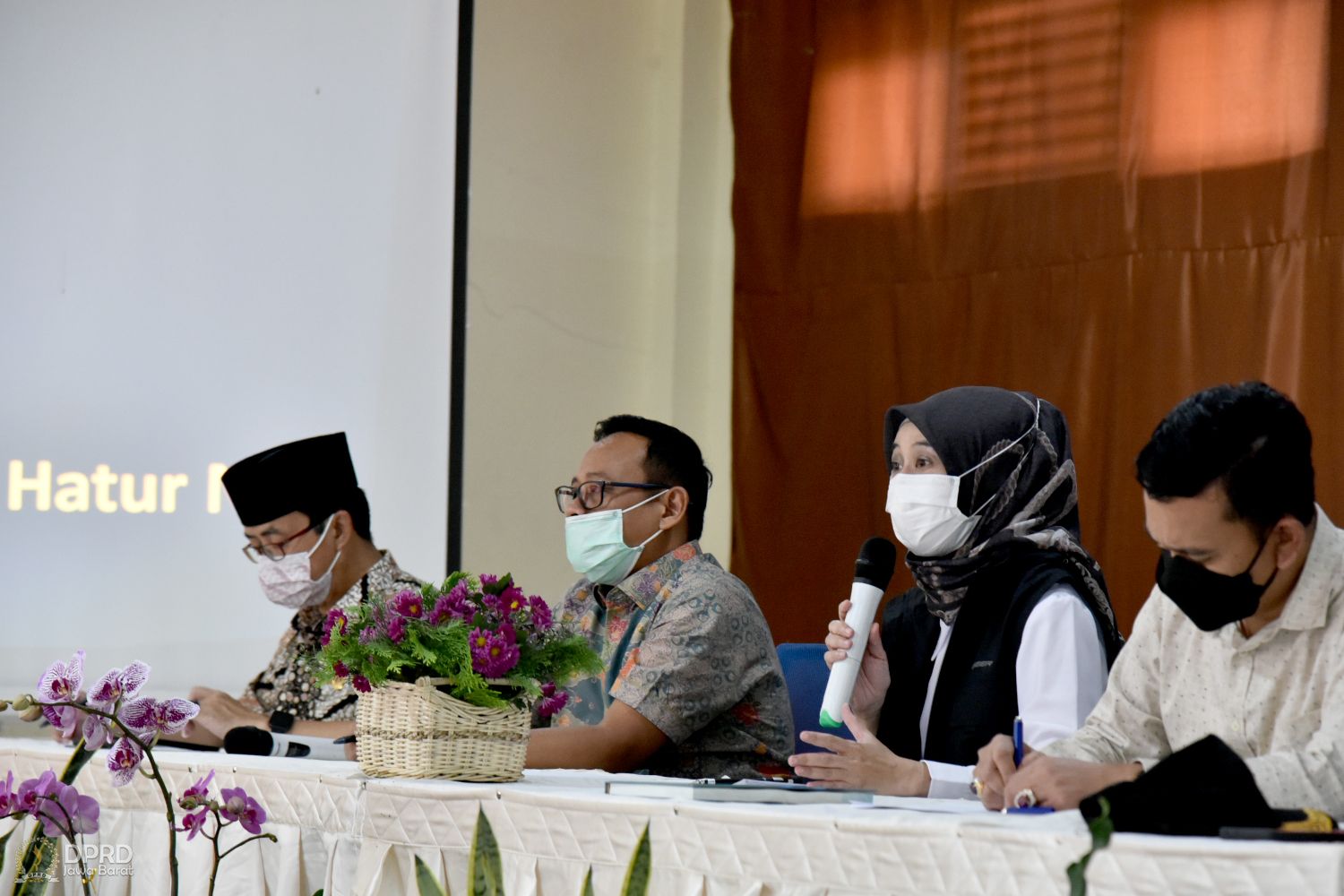 Wakil Ketua DPRD Provinsi Jawa Barat Ineu Purwadewi Sundari saat memberikan keterangan dalam kunjungan kerja Pansus II Pembahadan LKPJ Gubernur TA 2021 di SMKN 1 Pacet, Kabupaten Cianjur,  Selasa (12/4/2022).Ft istimewa
