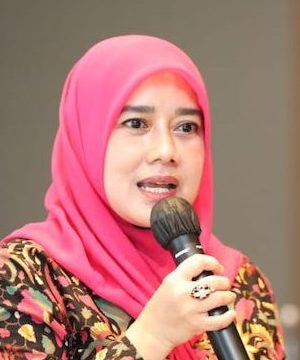 Ketua Dewan Pengurus Wilayah (DPW) Perhimpunan Perempuan Lintas Profesi Indonesia (PPLIPI) Provinsi Jawa Barat Lina Marlina Ruzhan membuka Pelatihan Bisnis Berintegrasi dari Usaha ke Usaha bersama PPLIPI Jabar. Ft Dok Humas Jabar