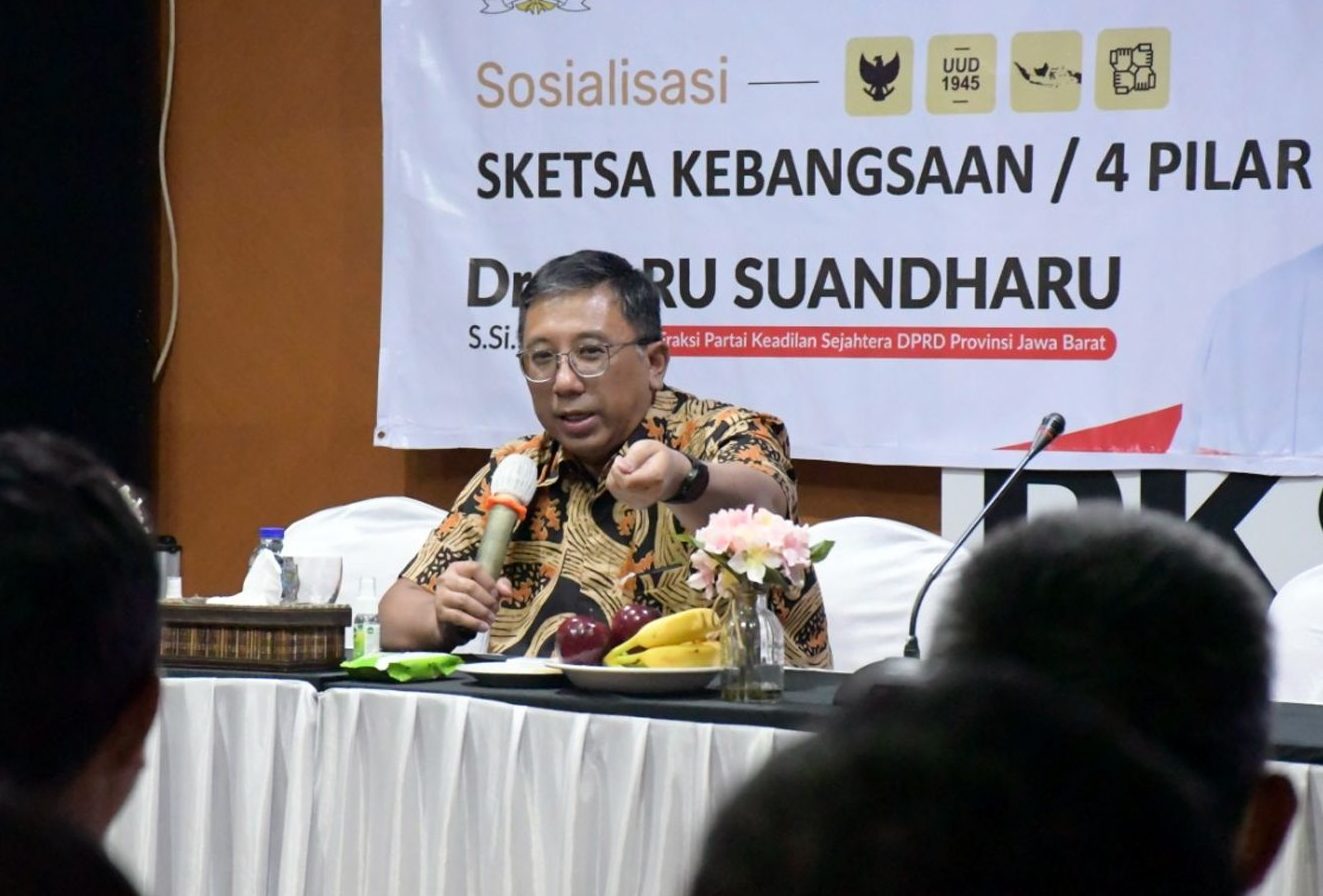 Anggota DPRD Provinsi Jawa Barat Dapil I  Fraksi PKS (Kota Bandung dan Kota Cimahi) Dr. H. Haru Suandharu saat Sosialisasi 4 Pilar Kebangsaan kepada masyarakat (Humas DPRD Jabar/ Arnis)