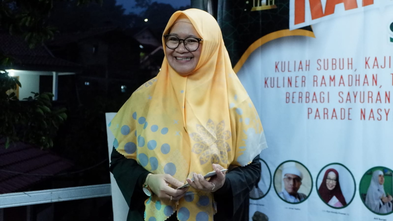 Anggota DPRD Jawa Barat Fraksi PKS Hi. Sari Sundari, S.Sos,. M.M  Kundapil di Yayasan Atta'sis Desa Ciherang Kecamatan Nagreg Kabupaten Bandung,Minggu (10/4/2022)