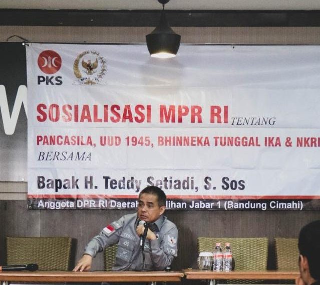 Anggota MPR RI Teddy Setiadi melaksanakan sosialisasi 4 Pilar MPR RI kepada warga Bandung.