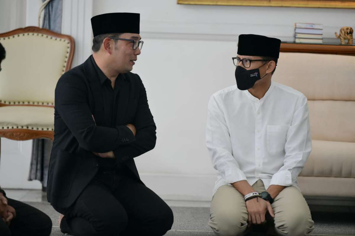 Menteri Pariwisata dan Ekonomi Kreatif (Menparekraf) Sandiaga Uno bertakziah ke Rumah Dinas Gubernur Jawa Barat Ridwan Kamil, di Gedung Pakuan, Kota Bandung.