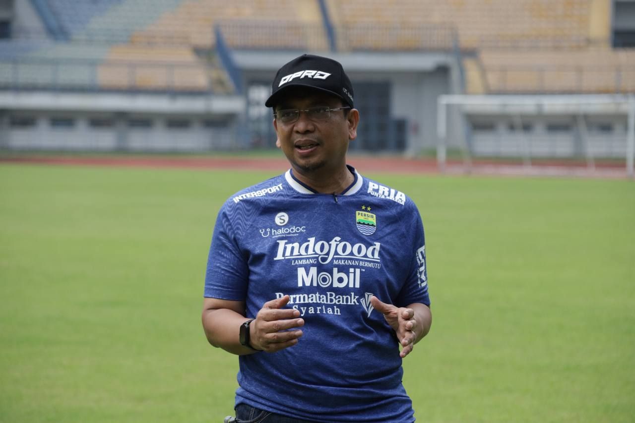 Ketua DPRD Kota Bandung, H. Tedy Rusmawan, A.T., M.M., meninjau kesiapan fasilitas dari Stadion Gelora Bandung Lautan Api (GBLA) sebagai venue gelaran turnamen pra musim 2022, ft humas 