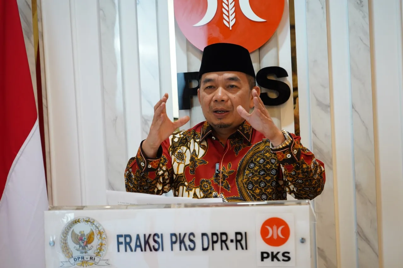  Ketua Fraksi PKS yang juga Wakil Presiden Forum Anggota Parlemen Muslim Dunia (IIFP) Jazuli Juwaini.