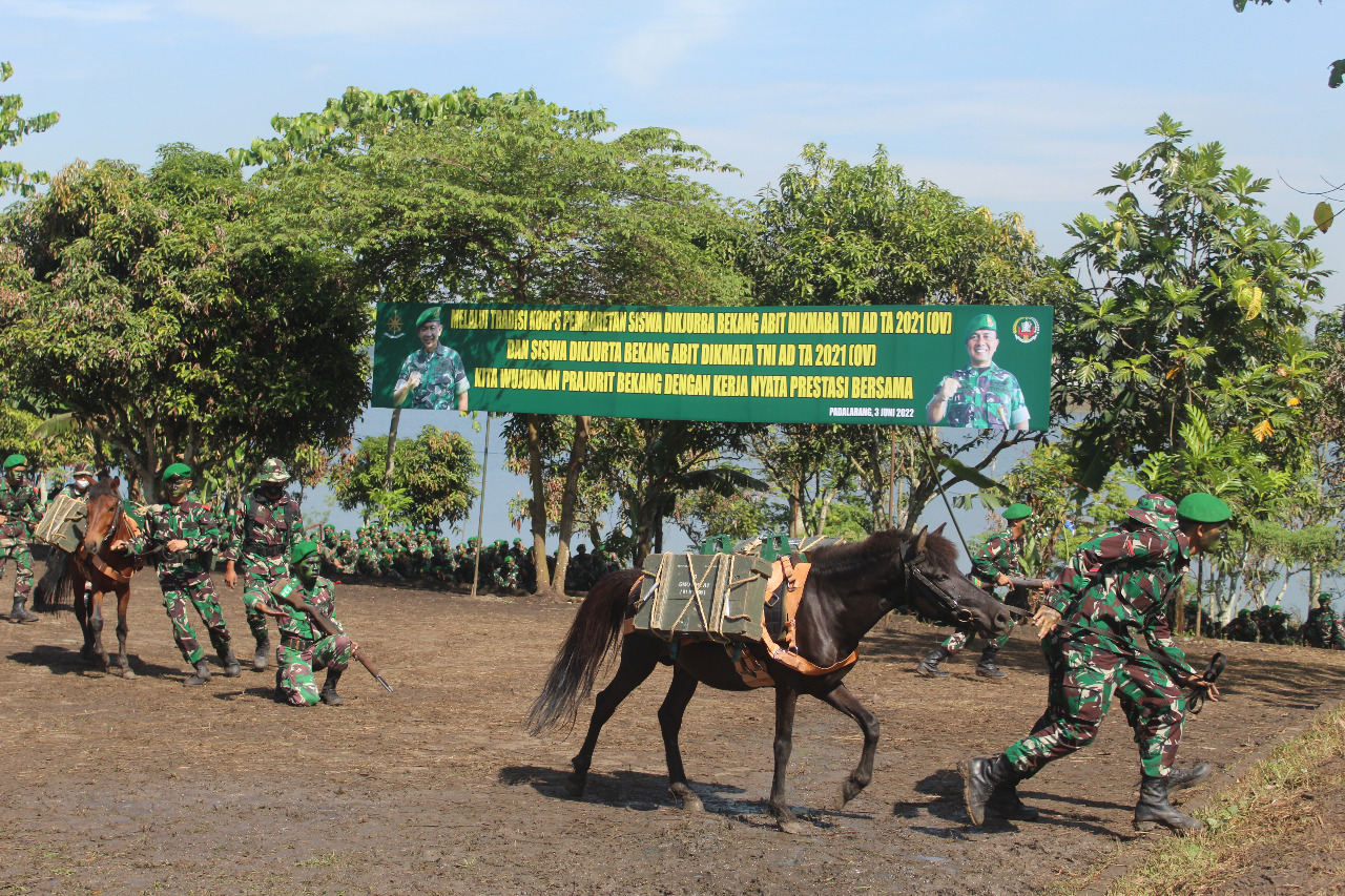 Upacara Tradisi Korps Pembaretan Siswa Dikjur Bekang Tahun Akademik 2022 digelar di Padalarang, Jumat (3/62022)