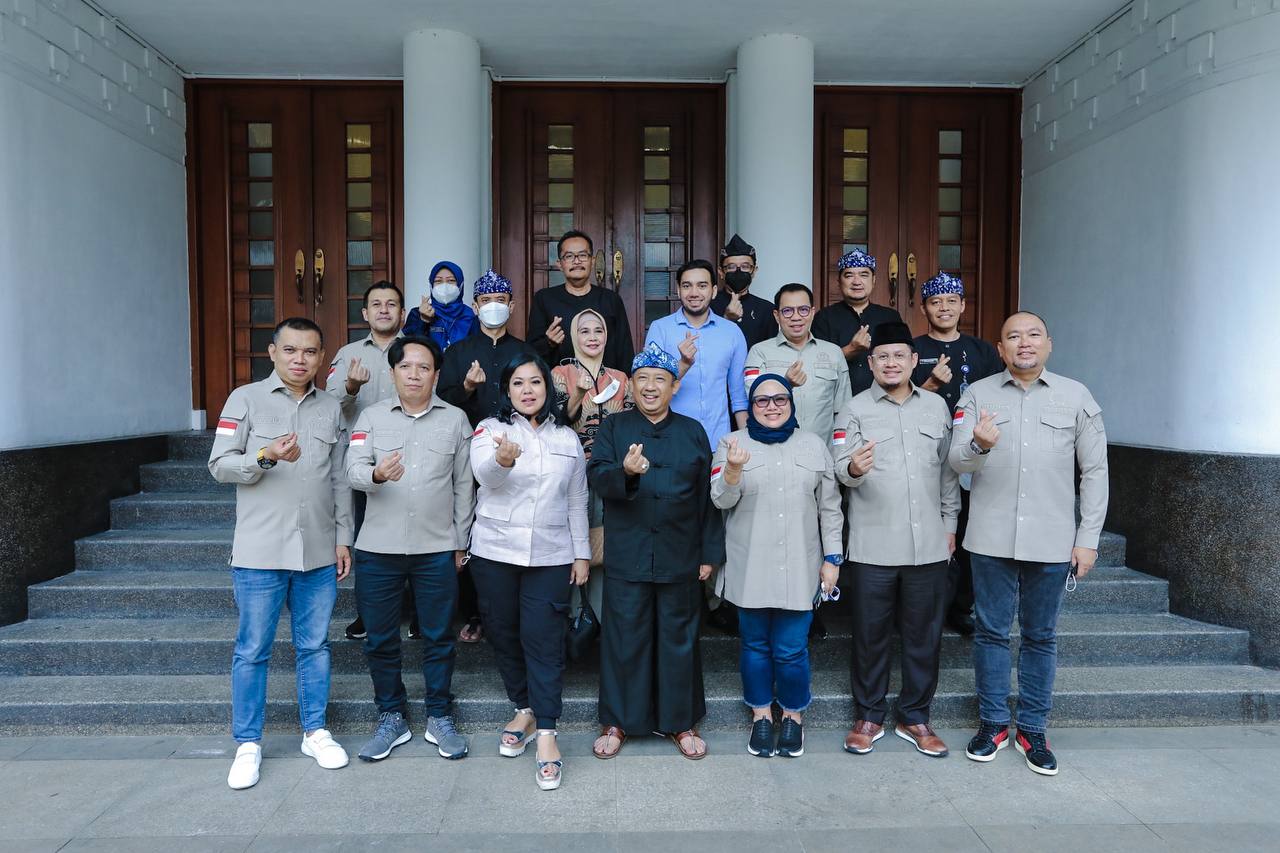 Wali Kota Bandung Yana Mulyana saat menerima kunjungan anggota DPRD DKI Jakarta di Pemkot Bandung.ft humas Kota Bandung