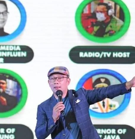 Gubernur jabar H.M. Ridwan Kamil saat menjadi pembirara pada acara menjadi pembicara Talkshow Youth City Changers (YCC) di Gedung Bagindo Aziz Chan Youth Center, Kota Padang. Dok Humas Jabar