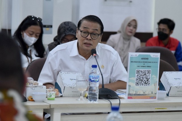 Anggota Komisi VII DPR RI Gandung Pardiman saat mengikuti pertemuan Tim Kunjungan Kerja Spesifik Komisi VII DPR RI ke TBBM Rewulu DIY, Jateng. ft ist