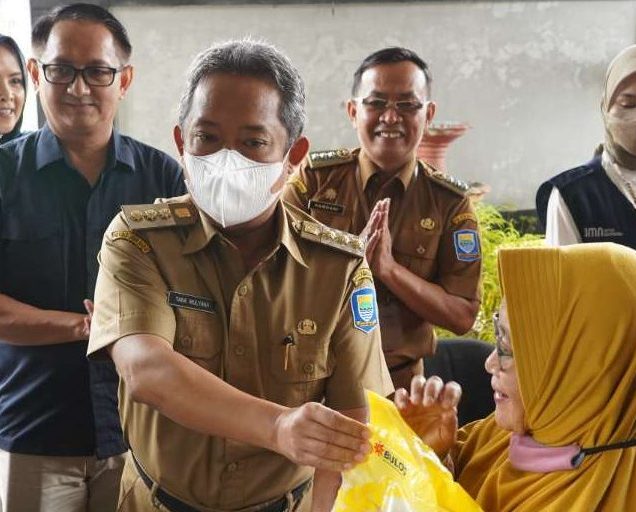 Turut menghadiri Acara Operasi Pasar Wali Kota Bandung Yana Mulyana. ft ist