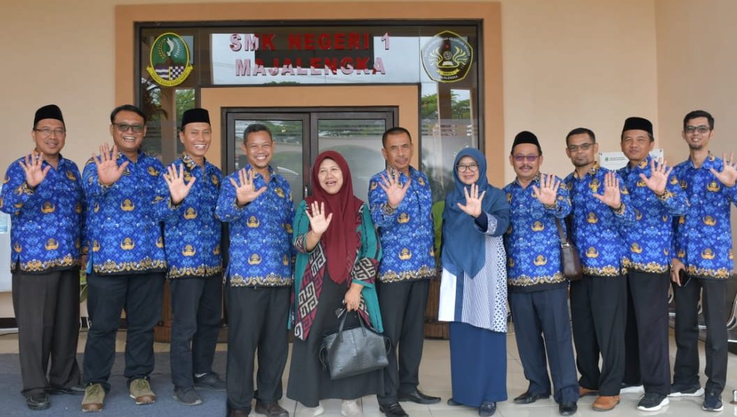  Anggota Komisi V DPRD Provinsi Jawa Barat melaksanakan kunjungan kerja ke SMK Negeri 1 Majalengka bersama Cabang Dinas Pendidikan Provinsi Jawa Barat Wilayah IX dalam rangka evaluasi anggaran triwulan I Tahun 2023. Selasa, (2/5/23).