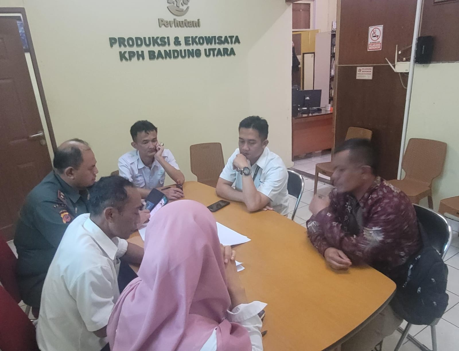  Perum Perhutani Kesatuan Pemangkuan Hutan (KPH) Bandung Utara bersama Lembaga Masyarakat Desa Hutan ( LMDH ) Lembah Harapan melakukan monitoring dan evaluasi terhadap Perjanjian Kerja Sama (PKS) Pada hari Rabu (10/01).