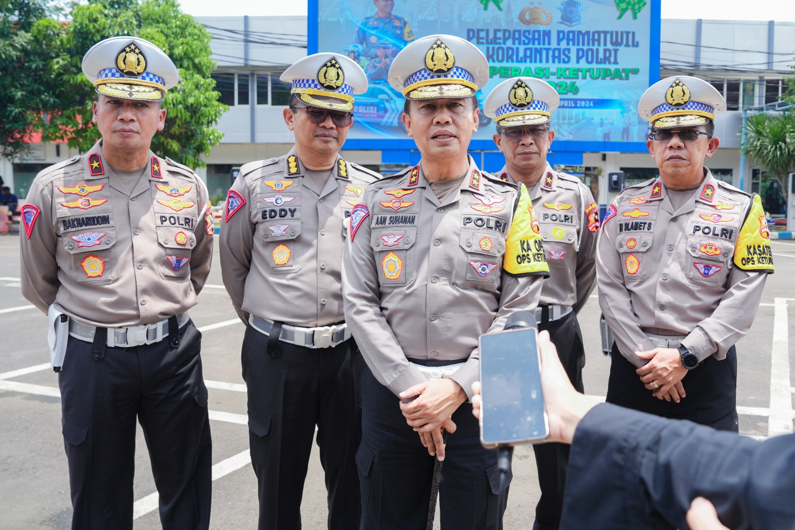 Kepala Korps Lalu Lintas (Kakorlantas) Polri Irjen Pol. Aan Suhanan saat melepas tim Perwira Pengamat Wilayah (Pamatwil) Operasi Ketupat 2024, Rabu (3/4/2024). Ft dok, Eky.