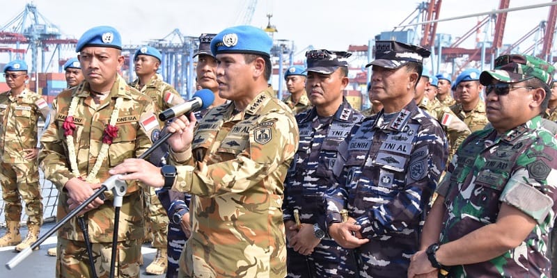 Kepala Staf Angkatan Laut (Kasal) Laksamana TNI Dr. Muhammad Ali, saat menyambut kedatangan Satuan Tugas Maritime Task Force (MTF) TNI Konga XXVIII-O/UNIFIL usai bertugas di di bawah bendera PBB.Ft dok Yoga.
