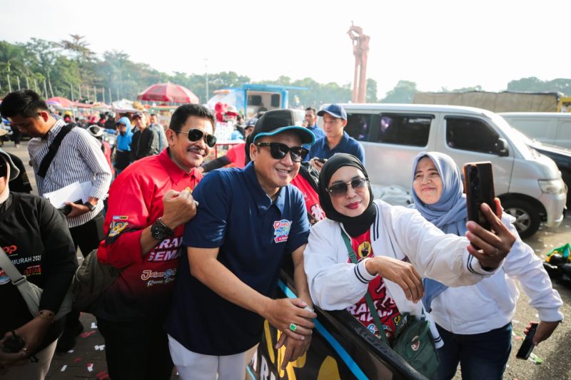 Wakil Wali Kota Bandung, Erwin, usai melepas peserta jalan sehat dalam acara Rame-Rame Festival Radio Cakra, di Lapangan Tegalega Bandung, Minggu, (23/2/2025).