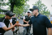 Wakil Wali Kota Bandung, Erwin saat membuka program perbaikan jalan. Jalan Nyland sebagai langkah awal dalam penanganan infrastruktur jalan di Kota Bandung, Rabu, (26/2/2025).