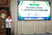 Penjabat Sekretaris Daerah Kota Bandung, Iskandar Zulkarnain pada Launching Melbourne - Bandunfg Food Waste Challenge 2025, di Auditorium Balai Kota Bandung, Rabu (26/2/2025).