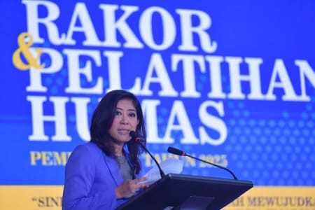 Menteri Komunikasi dan Digital (Menkomdigi) Meutya Hafid,  saat membuka Rapat Koordinasi dan Pelatihan Humas Pemerintah bertema Sinergitas Humas Pemerintah Mewujudkan Indonesia Maju Menuju Indonesia Emas 2045, Jakarta, Rabu, (26/2/2025).