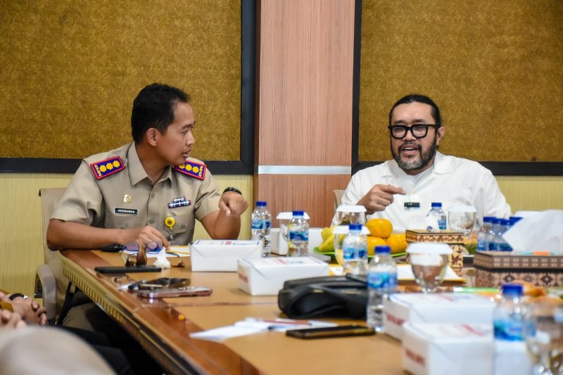 Koordinator Komisi I sekaligus Wakil Ketua DPRD Provinsi Jawa Barat Ono Surono usai kunjungan kerja ke ATR/BPN di Kabupaten Subang. Selasa, (11/2/2025).