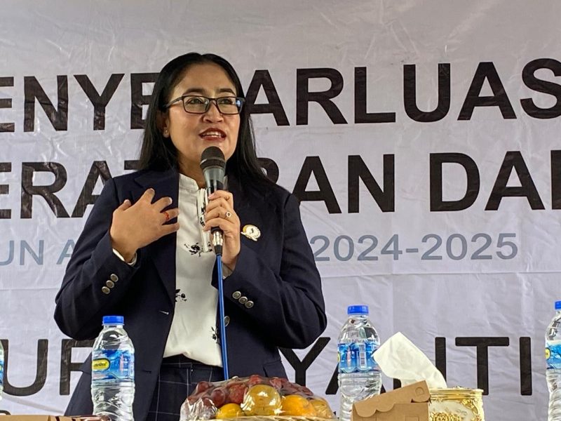 Anggota DPRD Jawa Barat Daerah Pemilihan (Dapil) III (Kabupaten Bandung Barat Tuti Turimayanti melaksanakan kegiatan penyebarluasan Peraturan Daerah (Perda) Nomor 2 Tahun 2023 tentang Pemberdayaan dan Perlindungan Perempuan. Kegiatan tersebut dilaksanakan di Desa Tanimulya, Kecamatan Ngamprah, Kabupaten Bandung Barat, Jumat (7/2/2025).