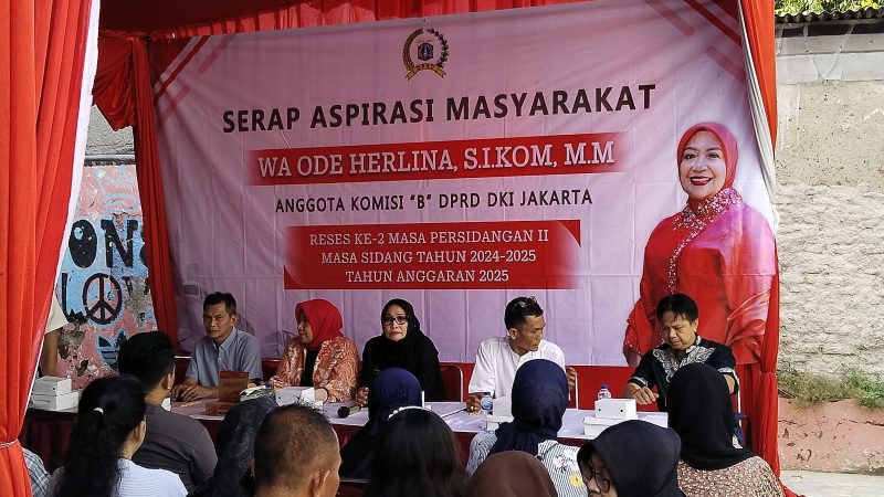 Anggota Komisi B DPRD DKI Jakarta, Wa Ode Herlina, S.I.Kom, M.M, saat menggelar Reses Ke-2 Masa Persidangan II Tahun Anggaran 2025 di Jl. Kran 3 RT 014/RW 005, Kelurahan Gunung Sahari Selatan, Jum'at (14/2/2025) ft dok Rudolf).