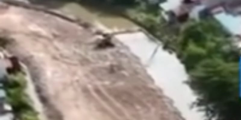 Derah aliran sungai (DAS) di Permata Baloi, Lubuk Baja. Penyempitan aliran sungai ini memicu banjir yang meresahkan warga.
