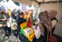 Disdagin Kota Bandung saat  menggelar Bazar Murah 2025 tahap kedua.