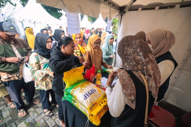 Disdagin Kota Bandung saat  menggelar Bazar Murah 2025 tahap kedua.