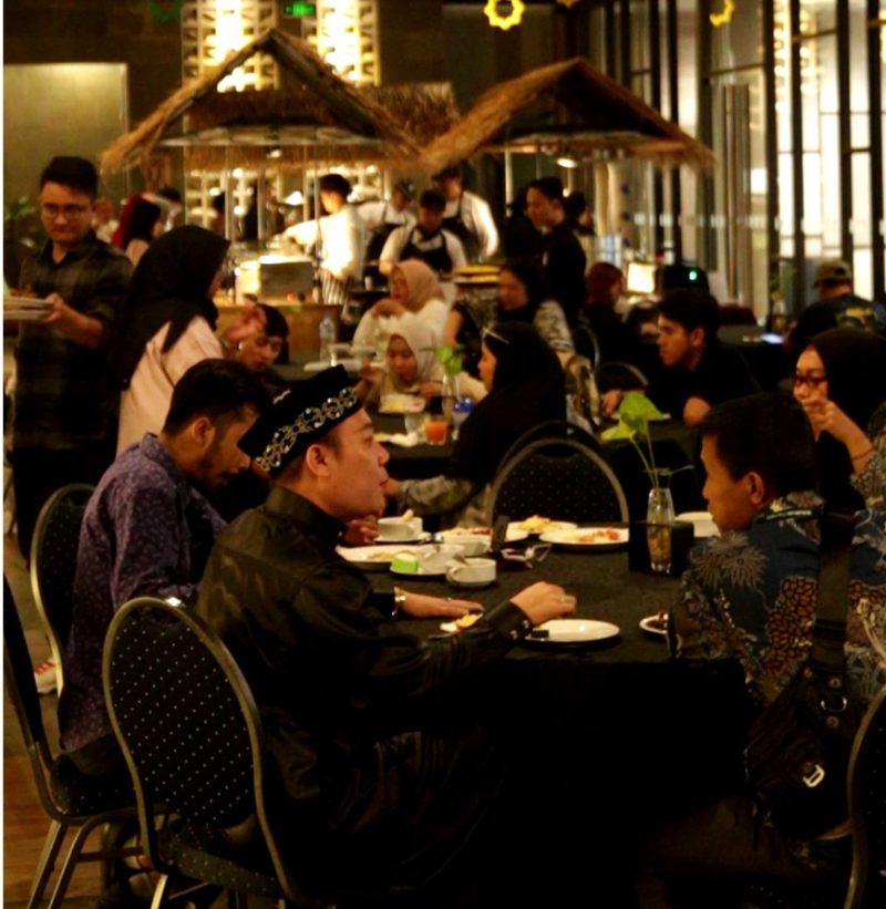 Suasana Buka Puasa Bersama disalah satu Hotel di kota Bandung.