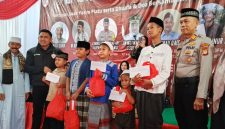 Ketua Umum BKN, M. Rofii Mukhlis, momen berbagi kebahagiaan bersama ratusan anak yatim dan awak media. di Café Warung Bang Koemis, Cakung, Jakarta Timur, Minggu sore (23/3/2025).