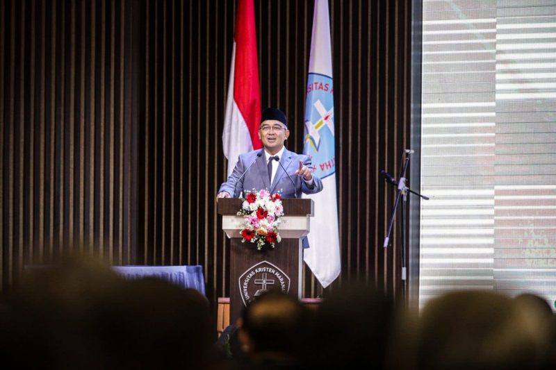 Wali Kota Bandung Muhammad Farhan saat menghadiri kegiatan Pelantikan Rektor Universitas Kristen Maranatha tahun 2025-2030, di Kampus Universitas Kristen Maranatha, Bandung, Sabtu (1/2/2025).