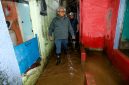 Wali Kota Bandung, Muhammad Farhan, bersama Wakil Wali Kota, Erwin, saat meninjau lokasi terdampak banjir guna memastikan langkah penanganan darurat bagi warga.Sabtu (15/3/ 2025).