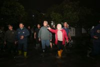 Wali Kota Bandung, Muhammad Farhan saat meninjau lokasi banjir di kawasan Rancanumpang, Summarecon, hingga Perumahan Bandung Indah Raya, Riung Bandung, Kamis, (6/3/2025).