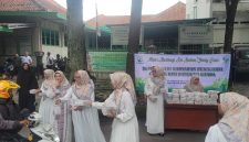 Agenda tahunan  Ikatan Istri Karyawan Perhutani (IIK-P) Cabang Bandung Utara, saat membagikan Takjil kepada masyarakat.