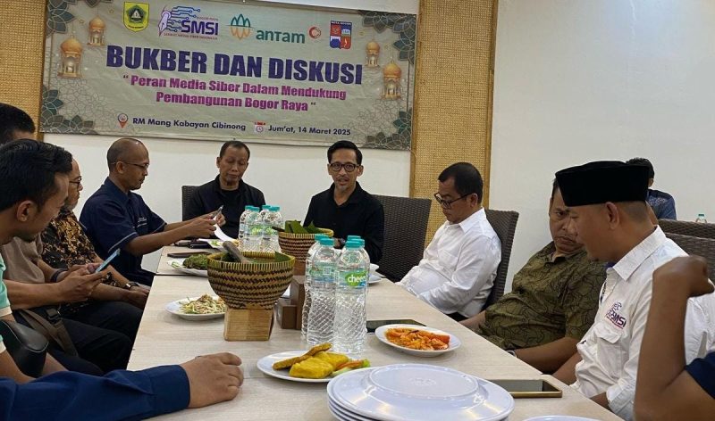 SMSI Bogor Raya saat menggelar acara buka puasa bersama (bukber) dengan anggota serta jajaran pemerintah Kota dan Kabupaten Bogor. bertempat di Rumah Makan Mang Kabayan Cibinong pada Jumat (14/3/2025). 