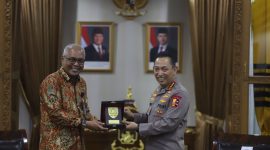 Kapolri Jenderal Polisi Listyo Sigit Prabowo,saat  menerima audiensi dari Pengurus PWI Pusat di Mabes Polri, Jalan Trunojoyo, Jakarta, Senin (27/10/2025).