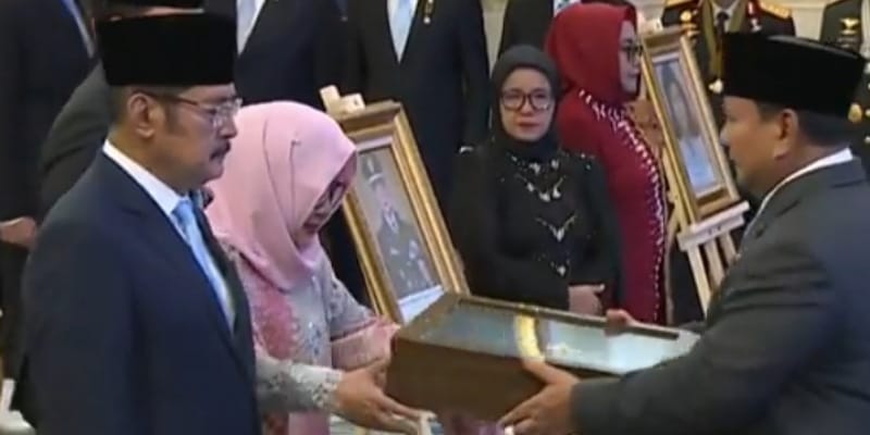 Acara Penganugerahan gelar kehormatan negara oleh Presiden RI  H.Prabowo Subianto digelar di Istana Negara, Jakarta, Senin (10/11/2025).