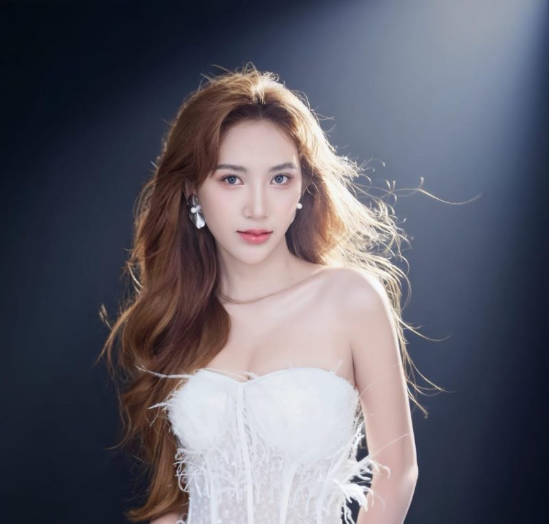 Icha  penyanyi Cantik asal Kota Jember, Jawa Timur kembali hadir dengan single terbarunya. “Mungkin Kamu Yang Lupa.”.